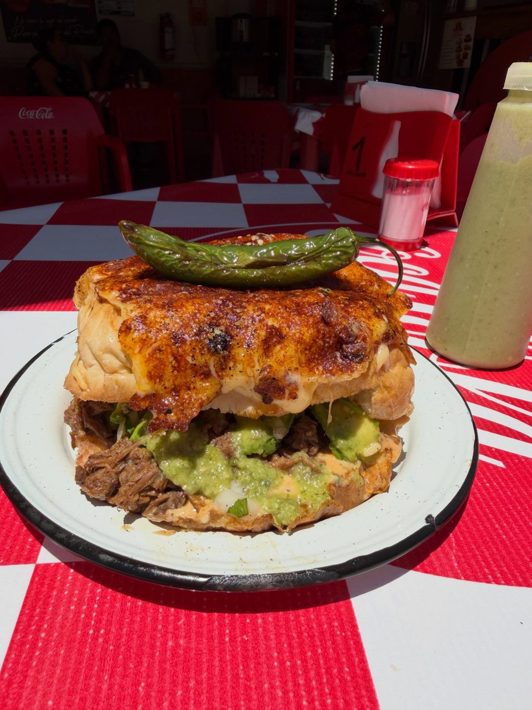 Torta de birria gratinada con chile toreado